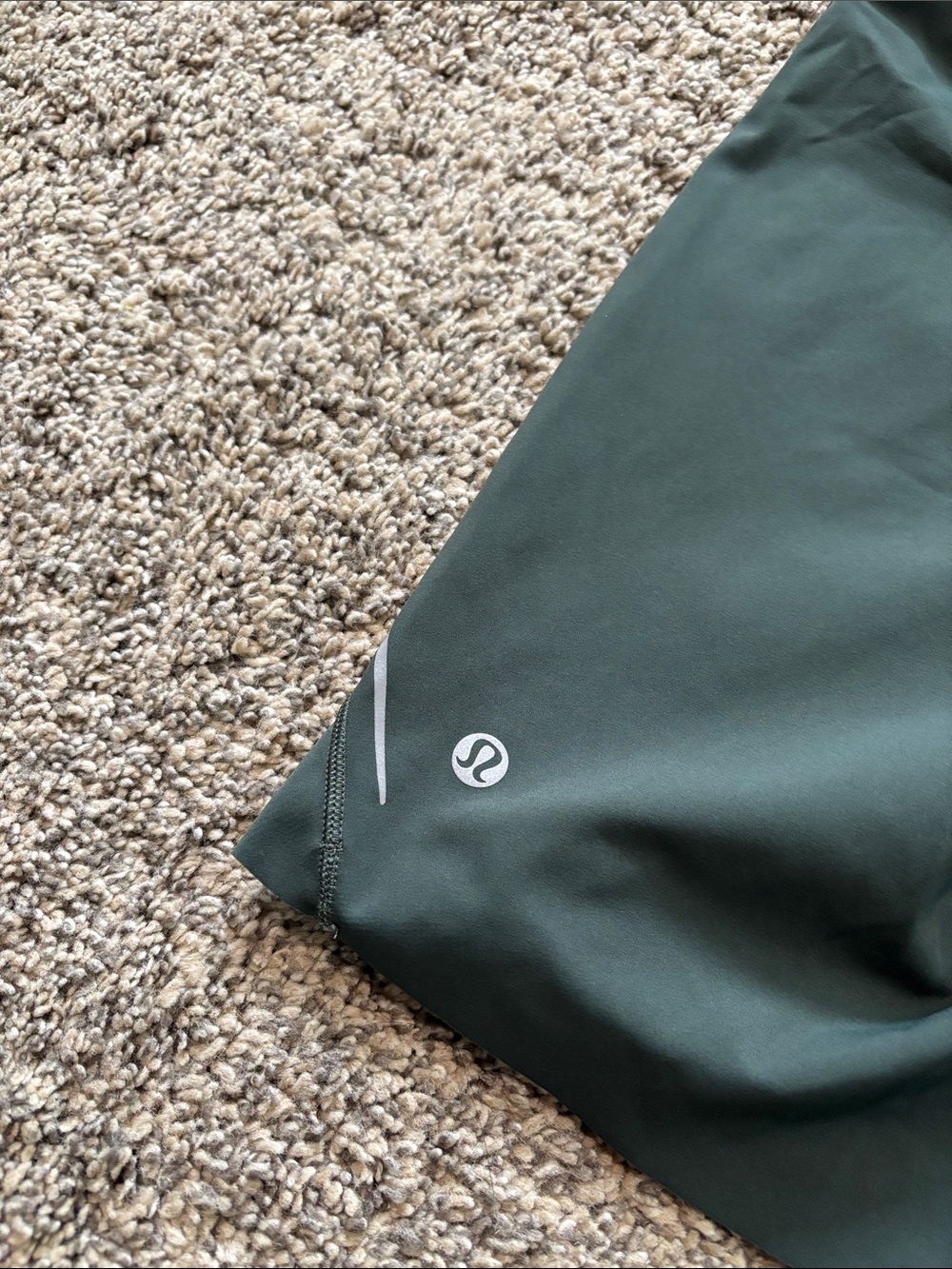 Lululemon Base Pace High-Rise Reflective Short 8" size 12 - Picture 3 of 5